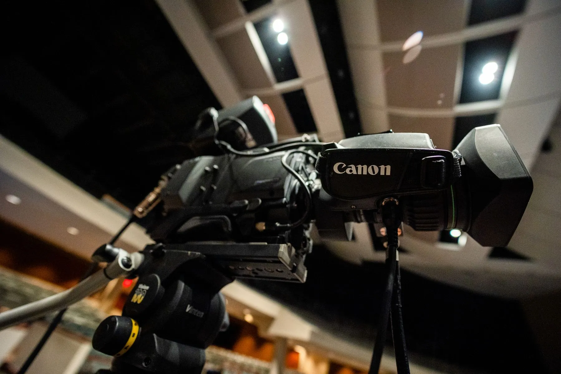 Cámara de cine digital en un estudio de grabación
